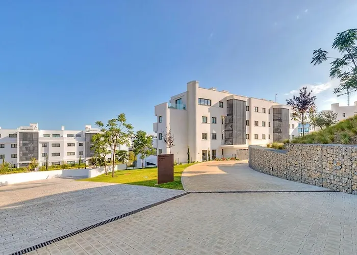 Beautiful With Private Pool In Higueron West